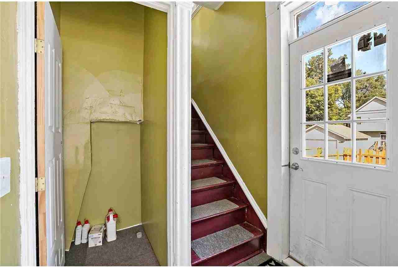 2928 Emerson Ave N - Photo 3 of 21