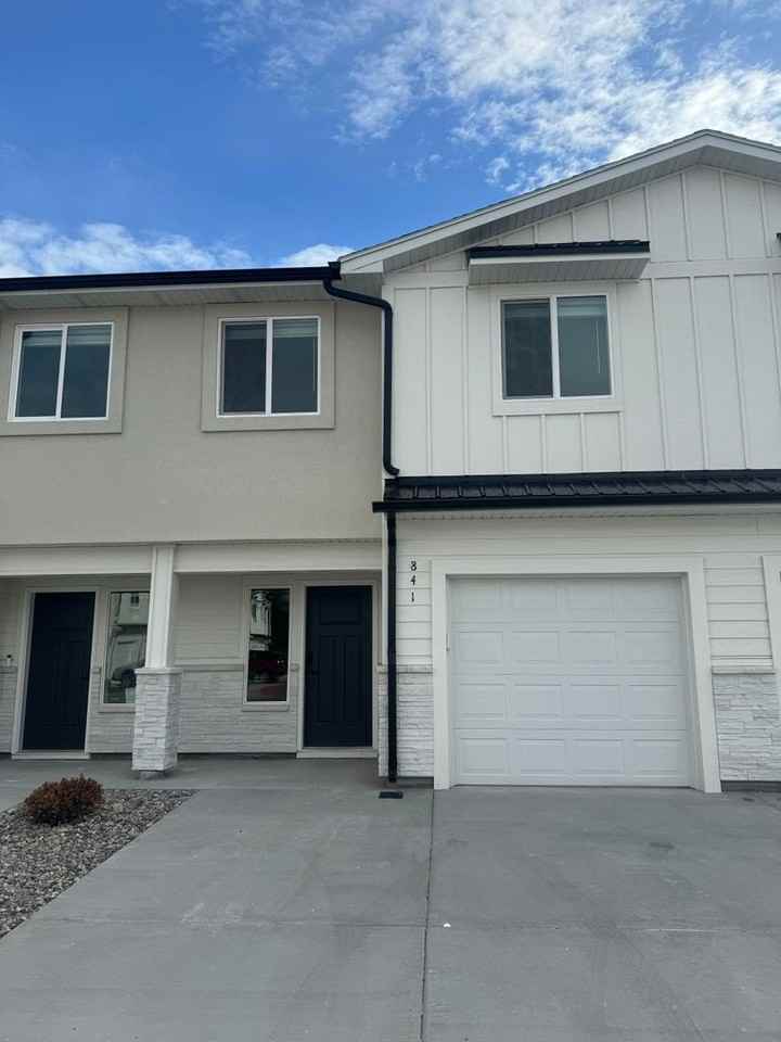 868 Golden Bear Ln, Idaho Falls, ID 83402 3 Bedroom House for 1,650
