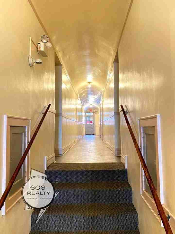 Beautiful Apartments in Berwyn! 3118 - Photo 3 of 26