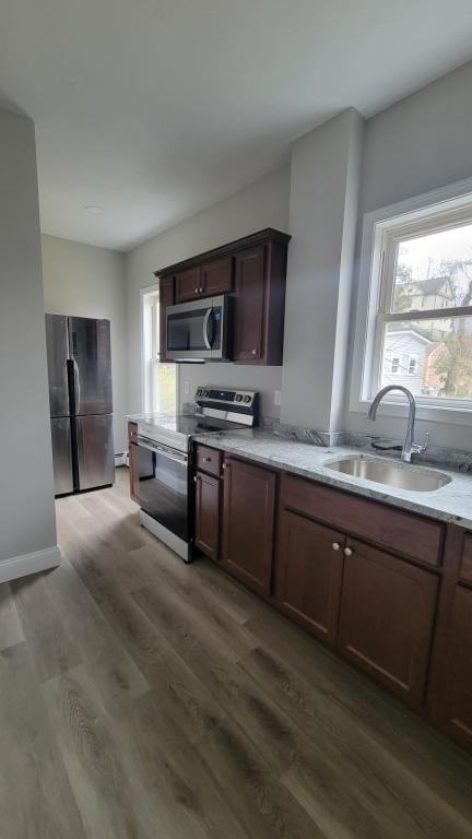 273 Pearce St - Photo 2 of 13