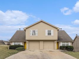 featured image of 810 Sw Pinebrook Village Dr