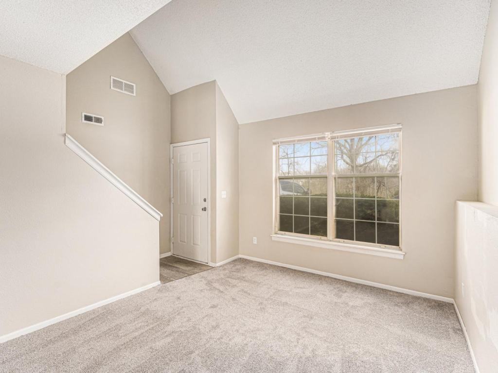810 Sw Pinebrook Village Dr - Photo 4 of 21