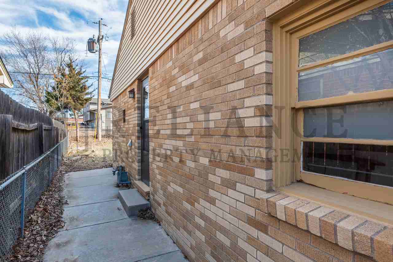 860 S Fabrique Dr - Photo 3 of 24