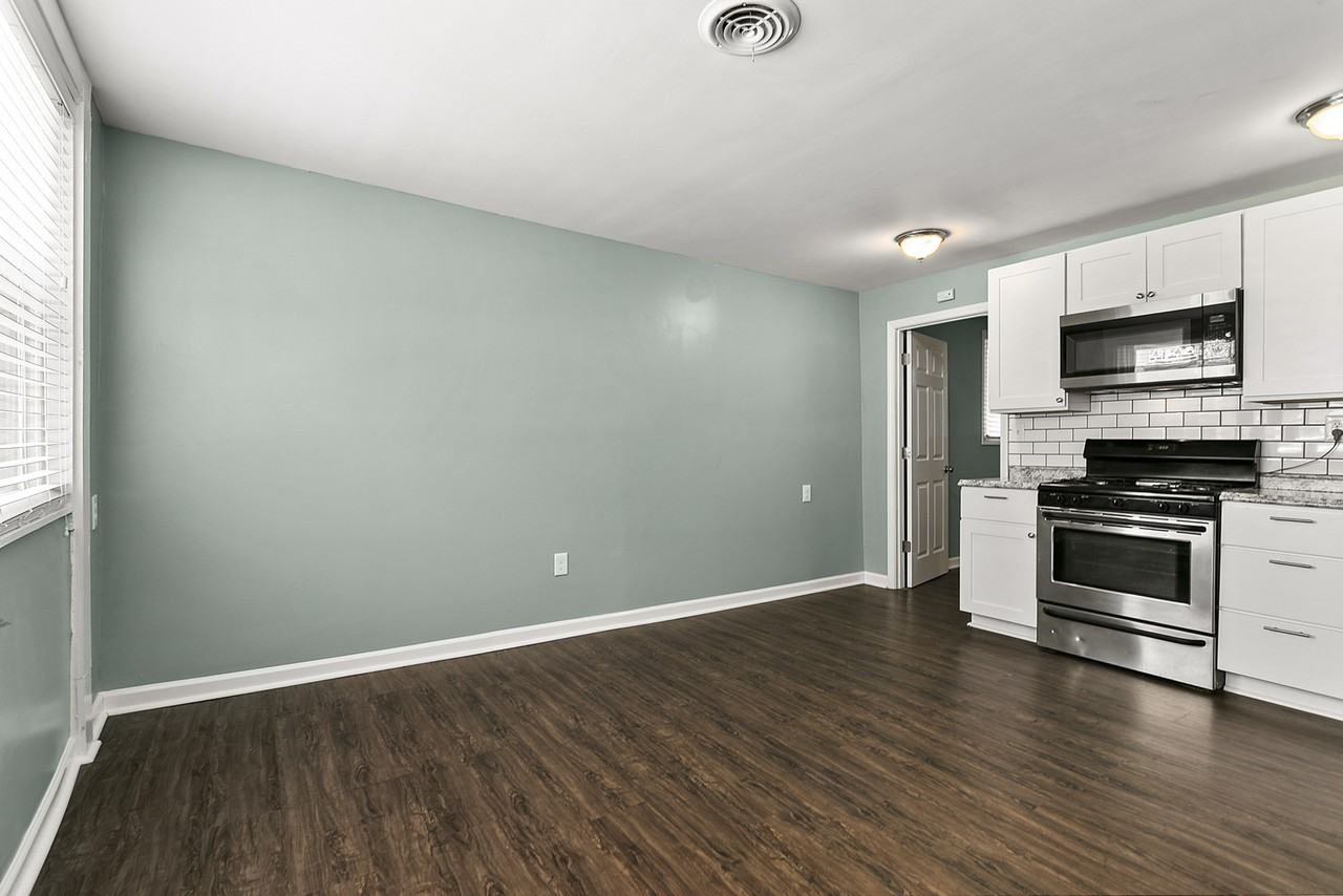 4158 Oak St - Photo 2 of 24