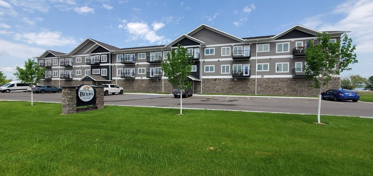 715 Lake Shore Dr Ne - Photo 2 of 49