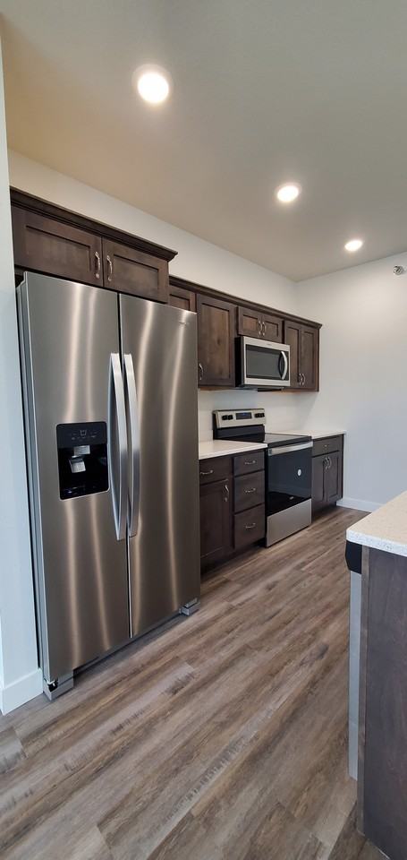 715 Lake Shore Dr Ne - Photo 3 of 49