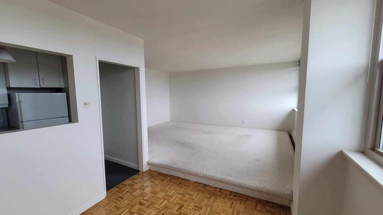 1301 N Harrison St #1403 - Photo 4 of 10