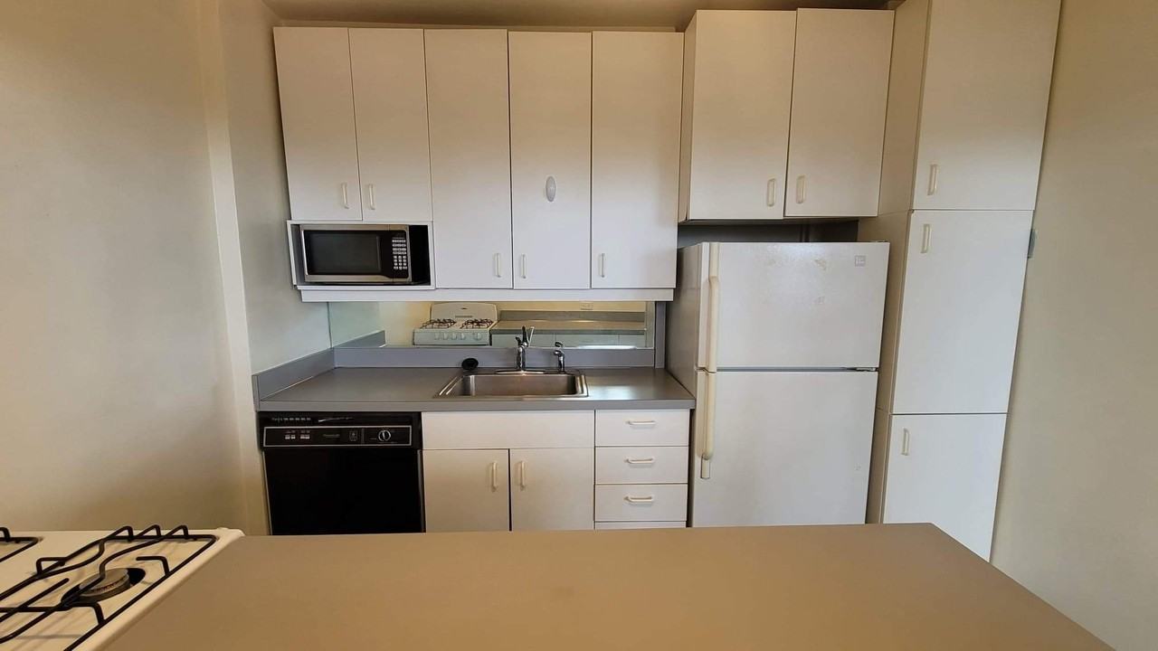 1301 N Harrison St #1403 - Photo 6 of 10