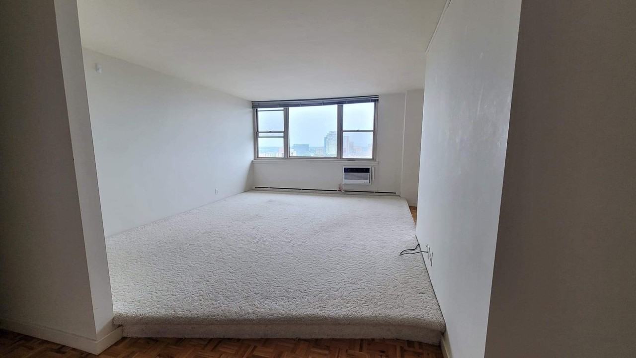 1301 N Harrison St #1403 - Photo 2 of 10