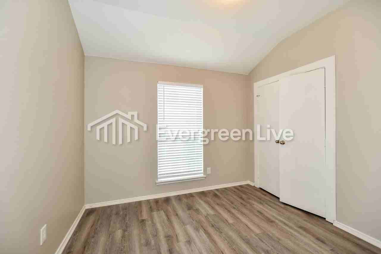 108 Angelina Dr - Photo 5 of 14