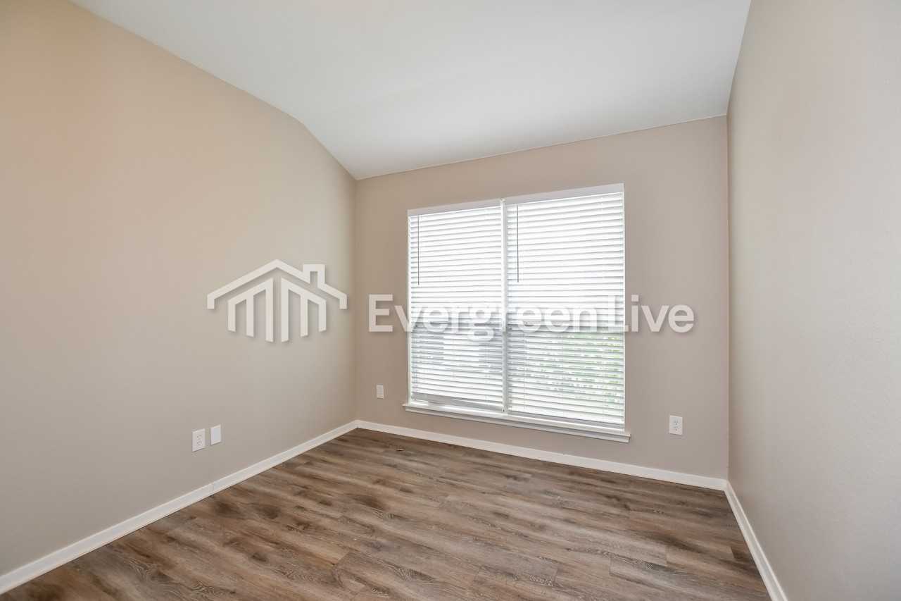 108 Angelina Dr - Photo 6 of 14