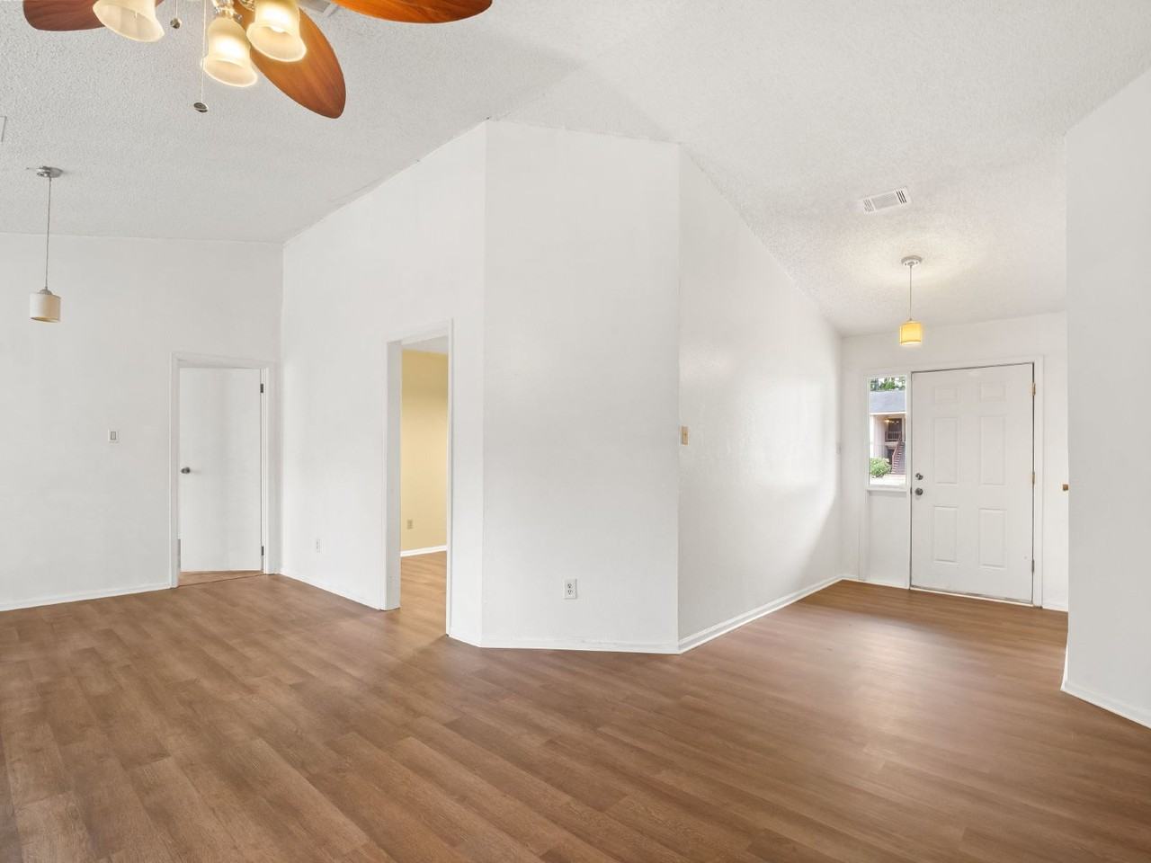 1609 Amour Dr - Photo 3 of 15