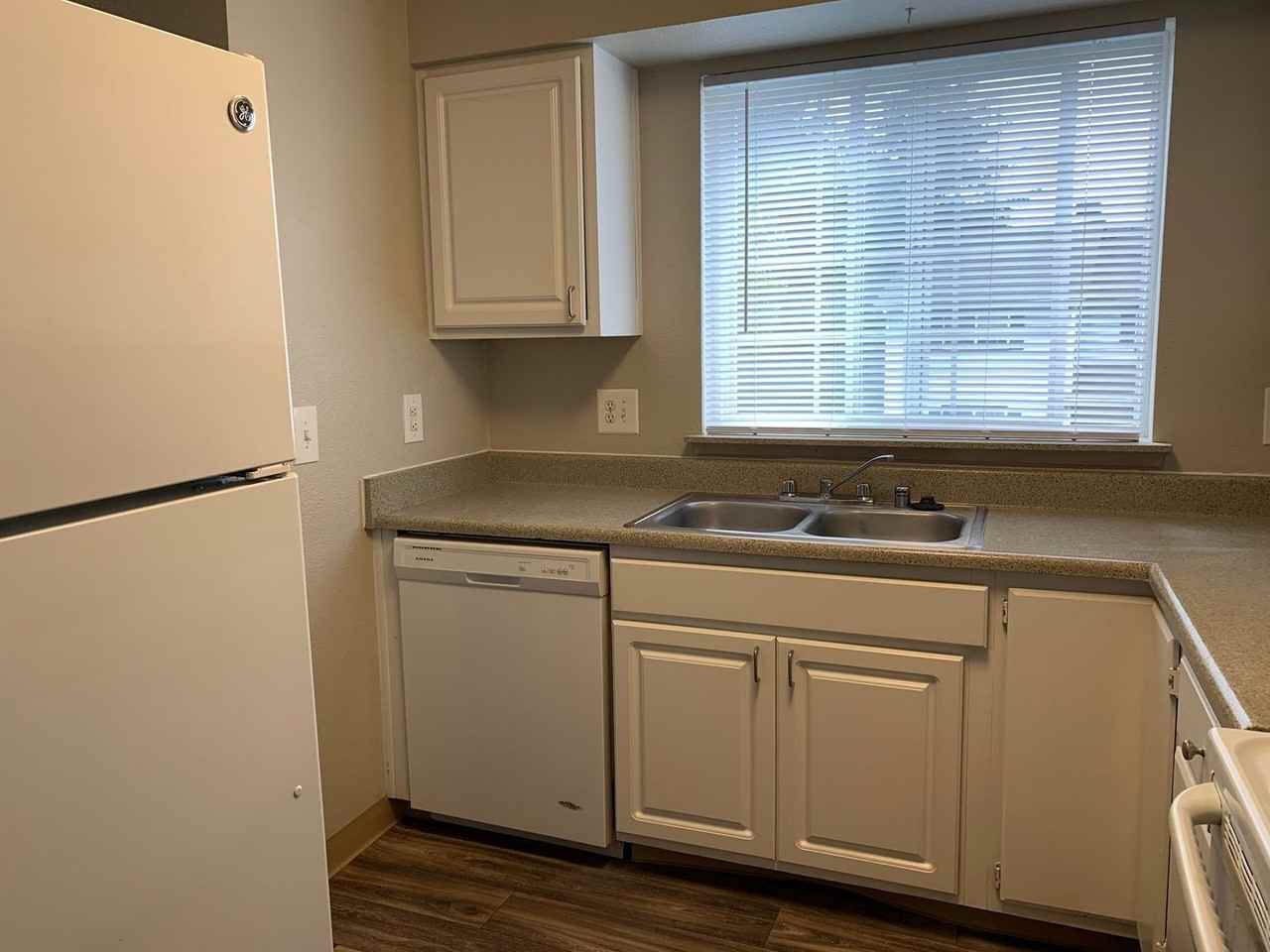 Signature Townhomes - Photo 4 of 29