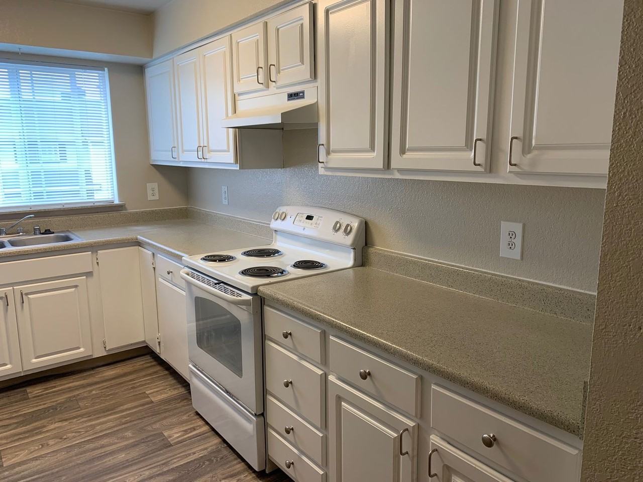 Signature Townhomes - Photo 6 of 29