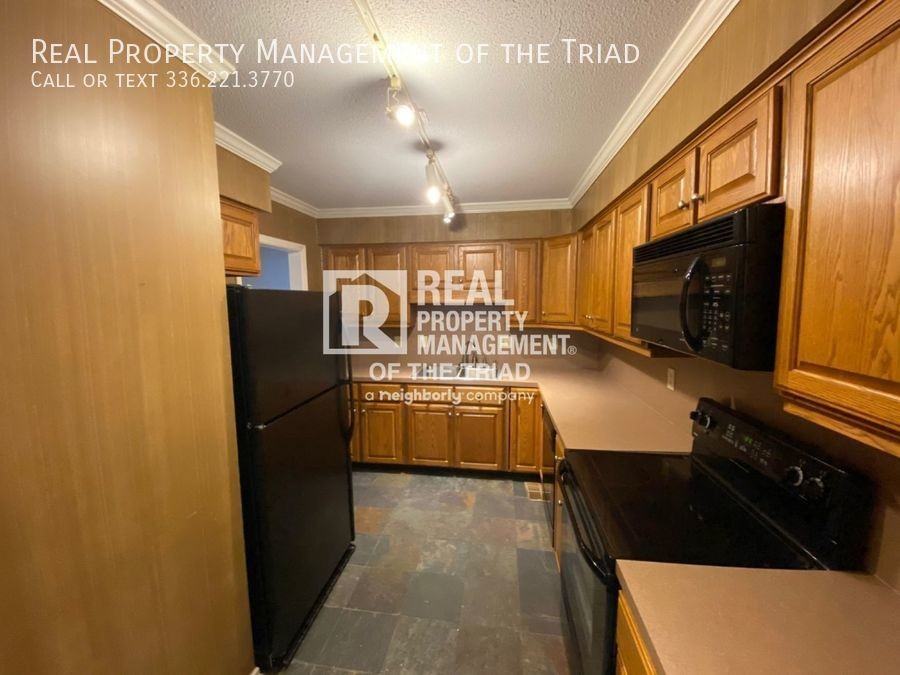 22 Milpond Ln - Photo 3 of 26