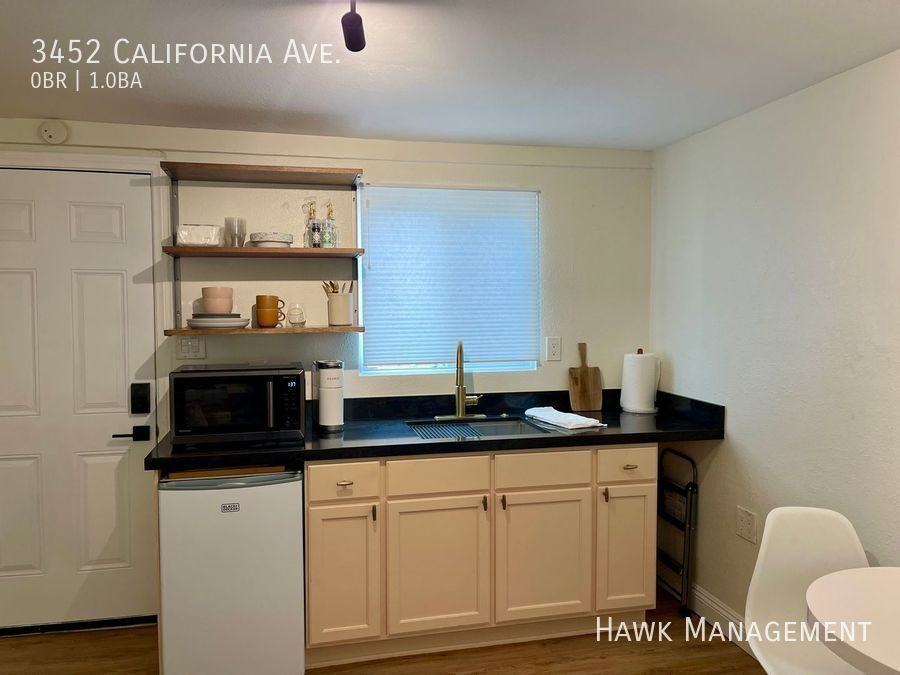3452 California Ave - Photo 3 of 5