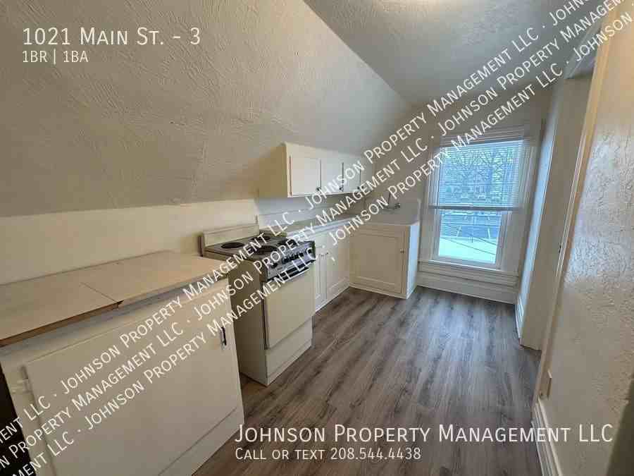 1021 Main St #3 - Photo 4 of 11