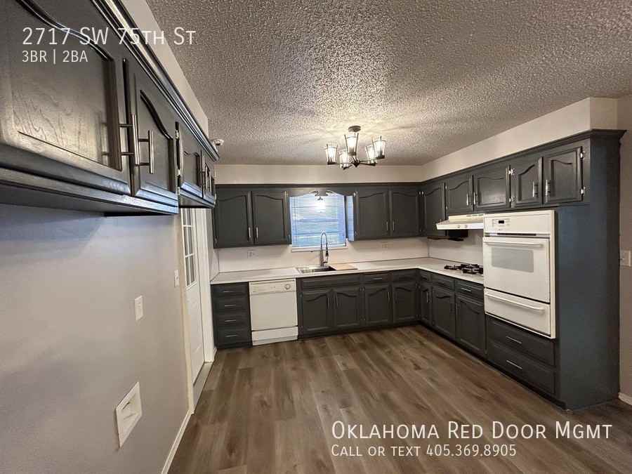 2717 Sw 75th St - Photo 3 of 11