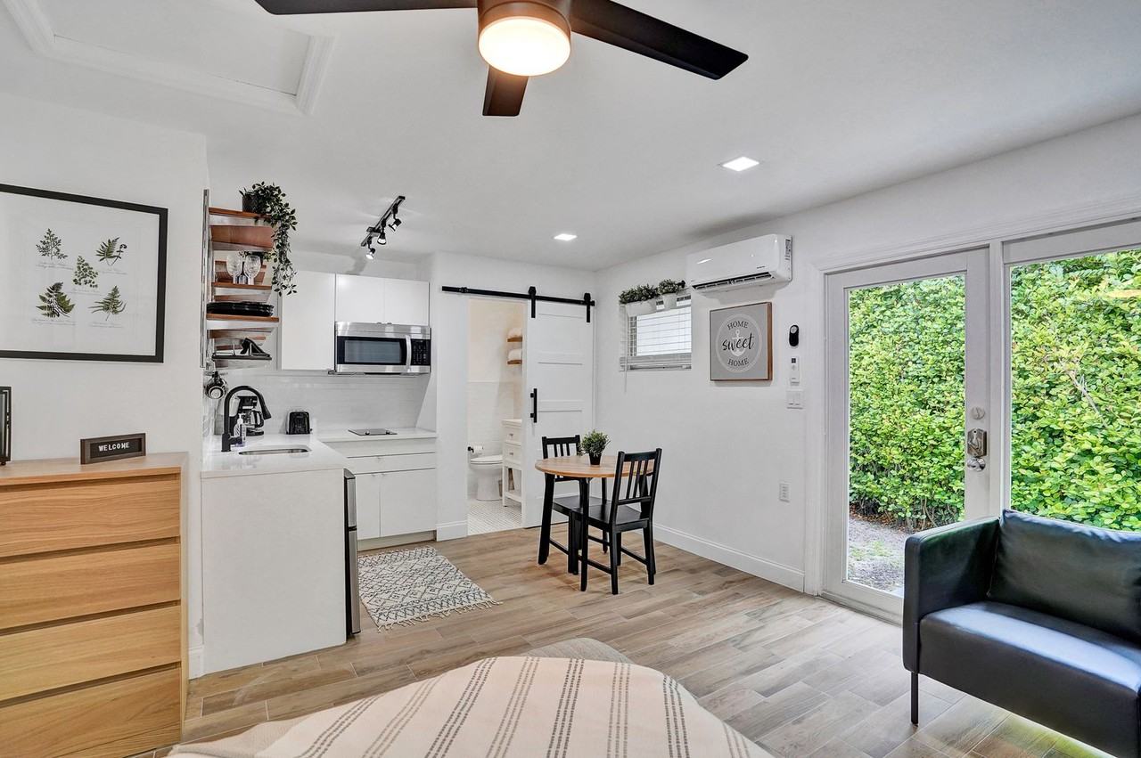 3218 Se 11th St #B - Photo 6 of 24
