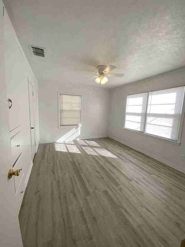 3303 35th St - Photo 3 of 16