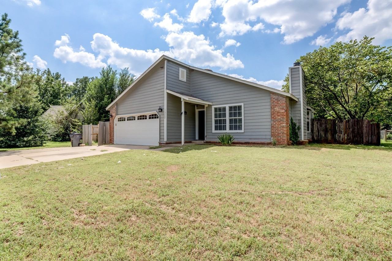 13332 S 91st East Ave - Photo 2 of 20