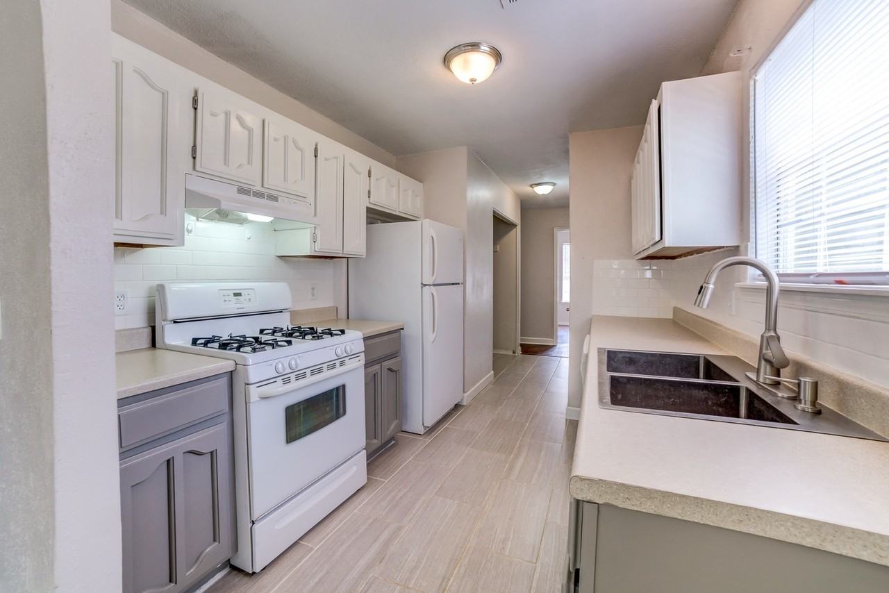13332 S 91st East Ave - Photo 4 of 20