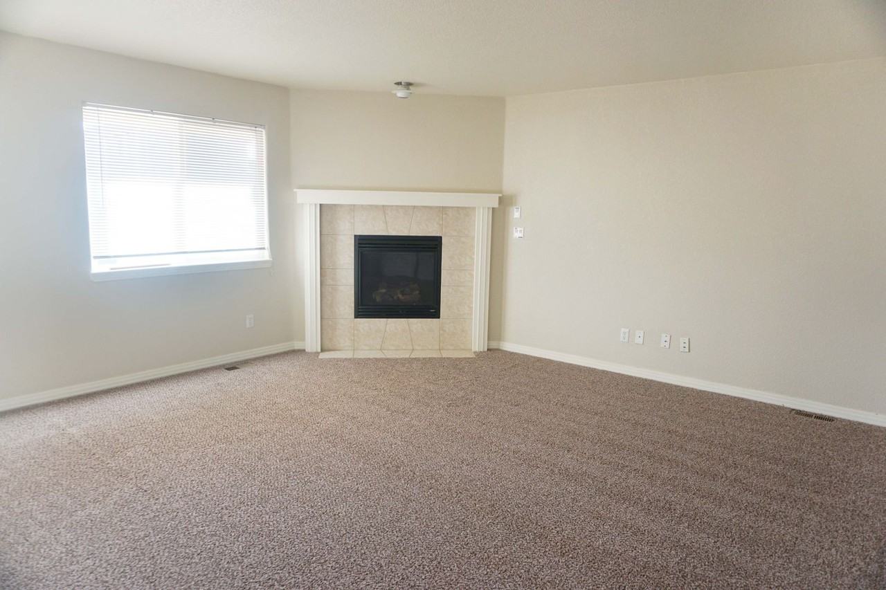 207 S Ursula Ave - Photo 2 of 17