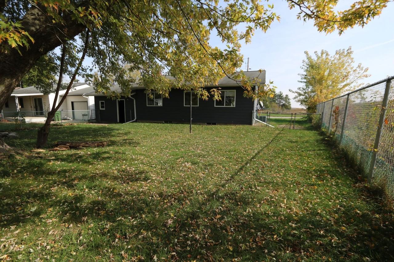 340 Boundary Ave - Photo 3 of 17