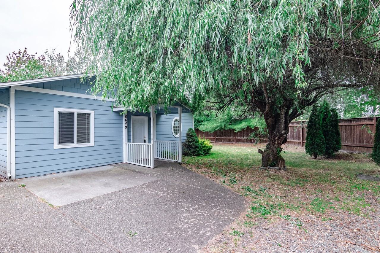 5649 46th Ln Se - Photo 3 of 22