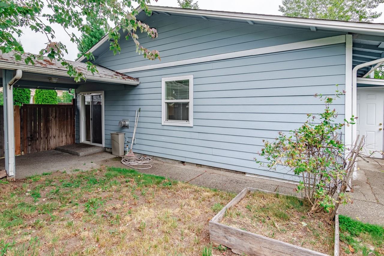 5649 46th Ln Se - Photo 5 of 22