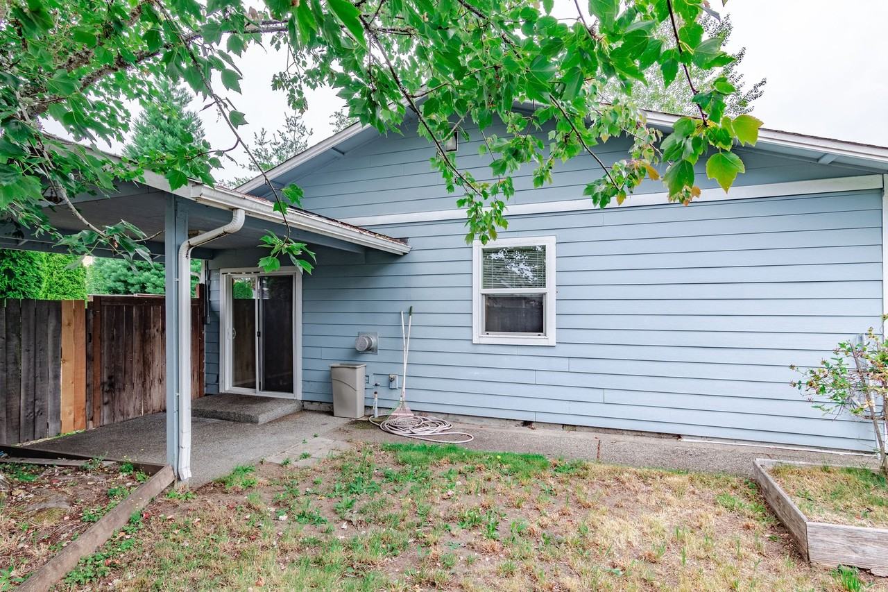 5649 46th Ln Se - Photo 6 of 22