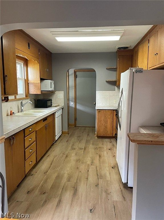 2219 Clark Ave - Photo 2 of 22