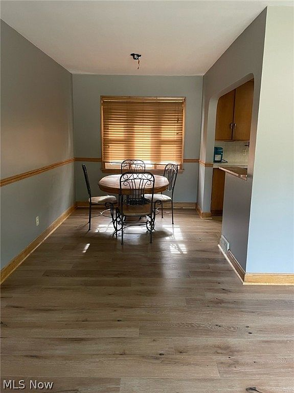 2219 Clark Ave - Photo 3 of 22