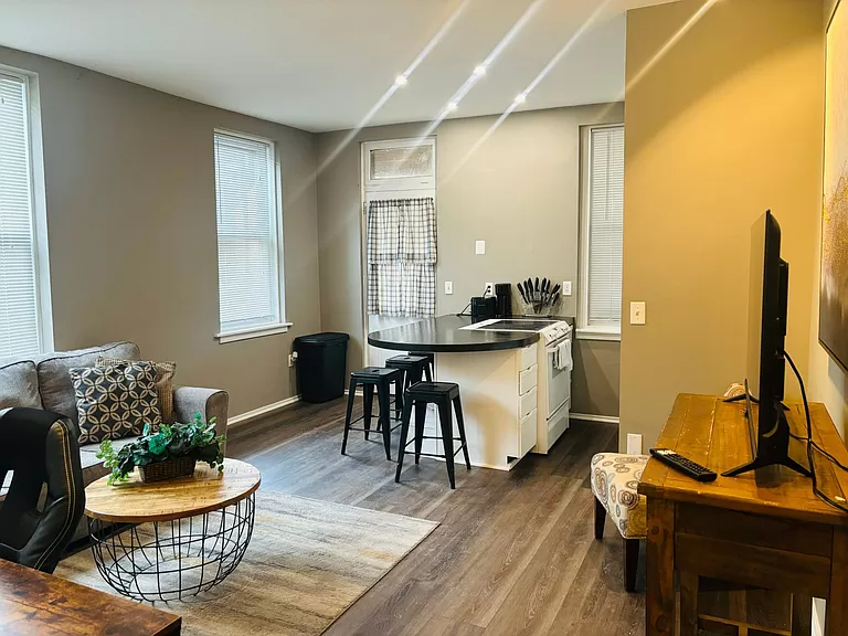 23 N 4th St #2B - Photo 3 of 12