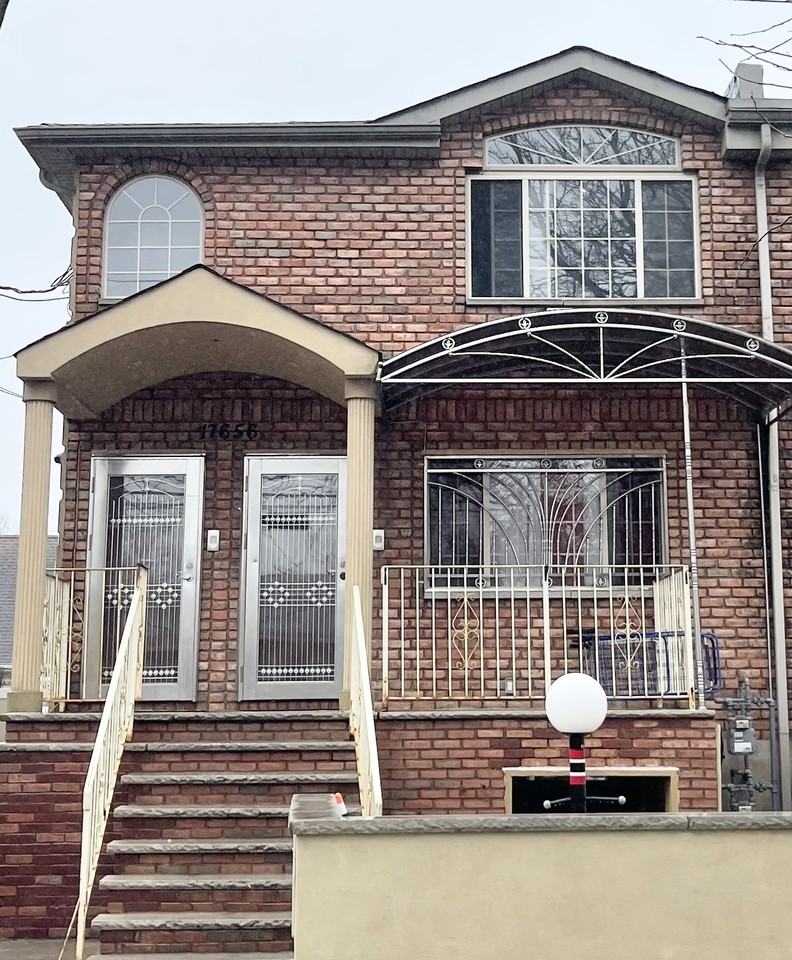 176 56 133rd Avenue #2F - Photo 2 of 6