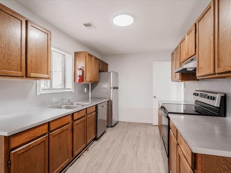 Amanda Court - Photo 5 of 30