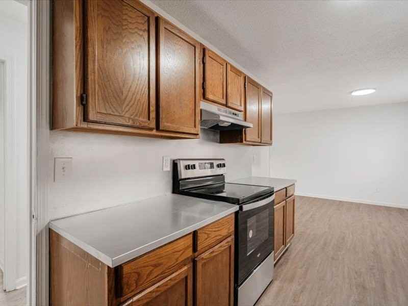 Amanda Court - Photo 7 of 30