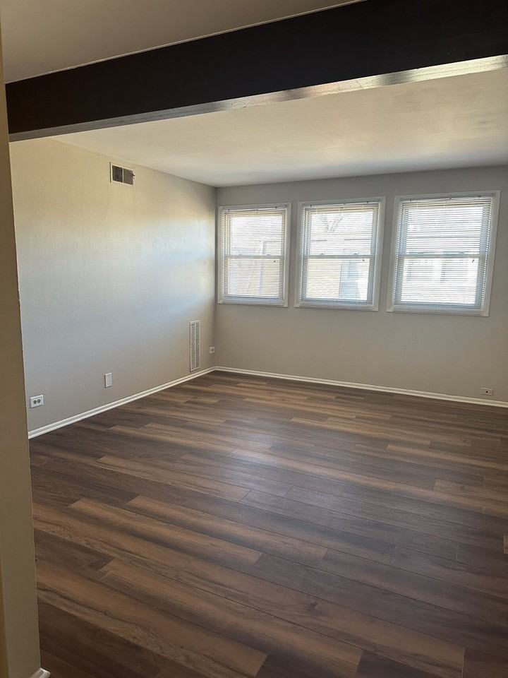2731 Westwood Drive - Photo 3 of 10
