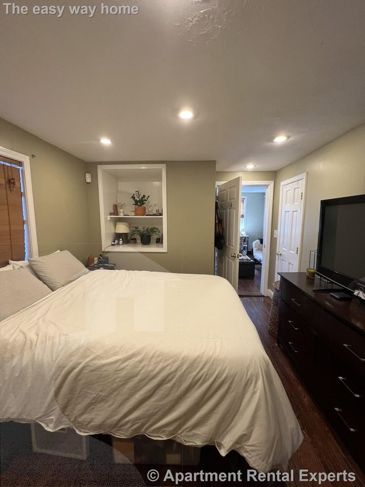 735 Somerville Ave #1 - Photo 5 of 13