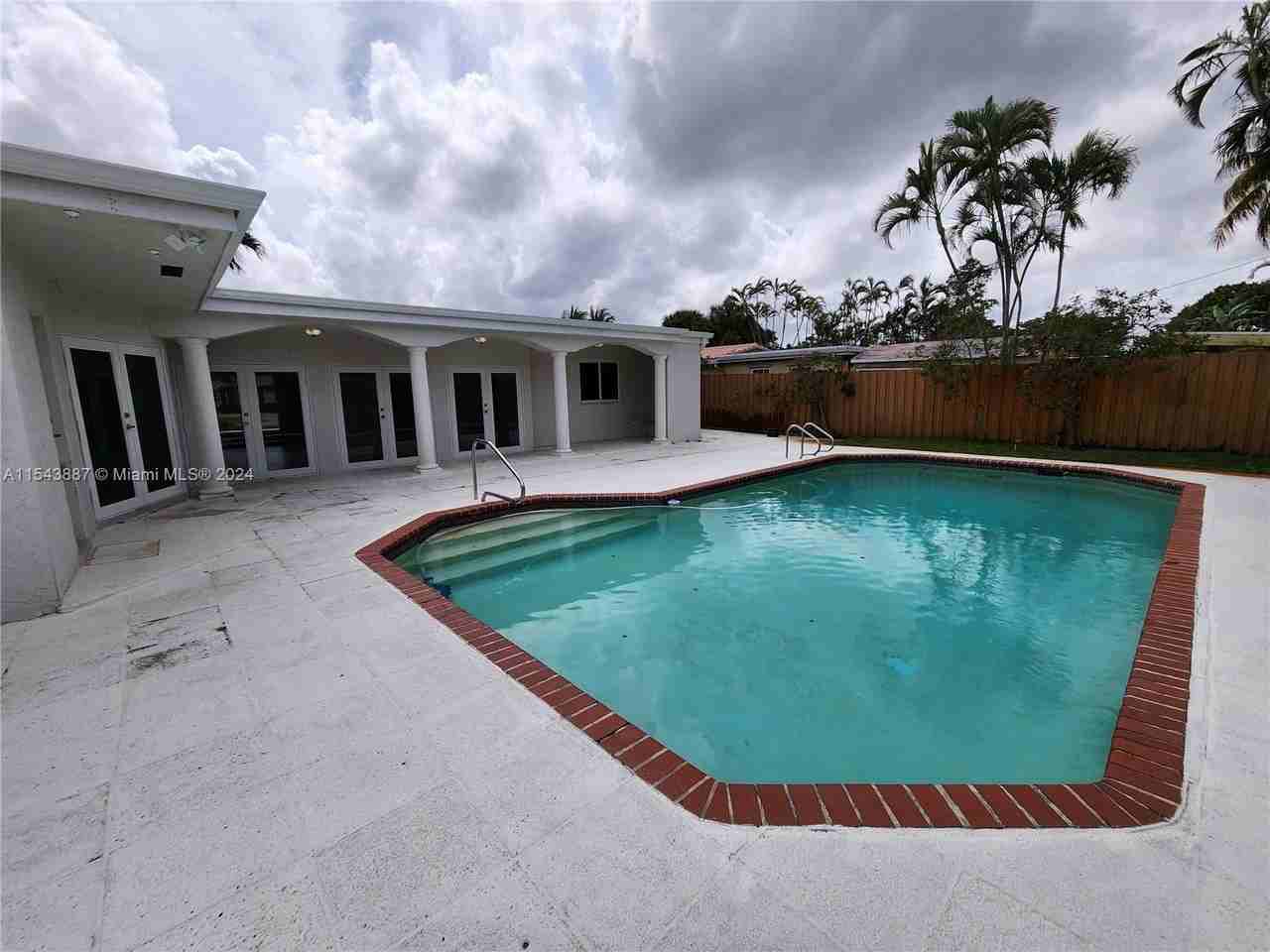 4233 Jackson St - Photo 2 of 8