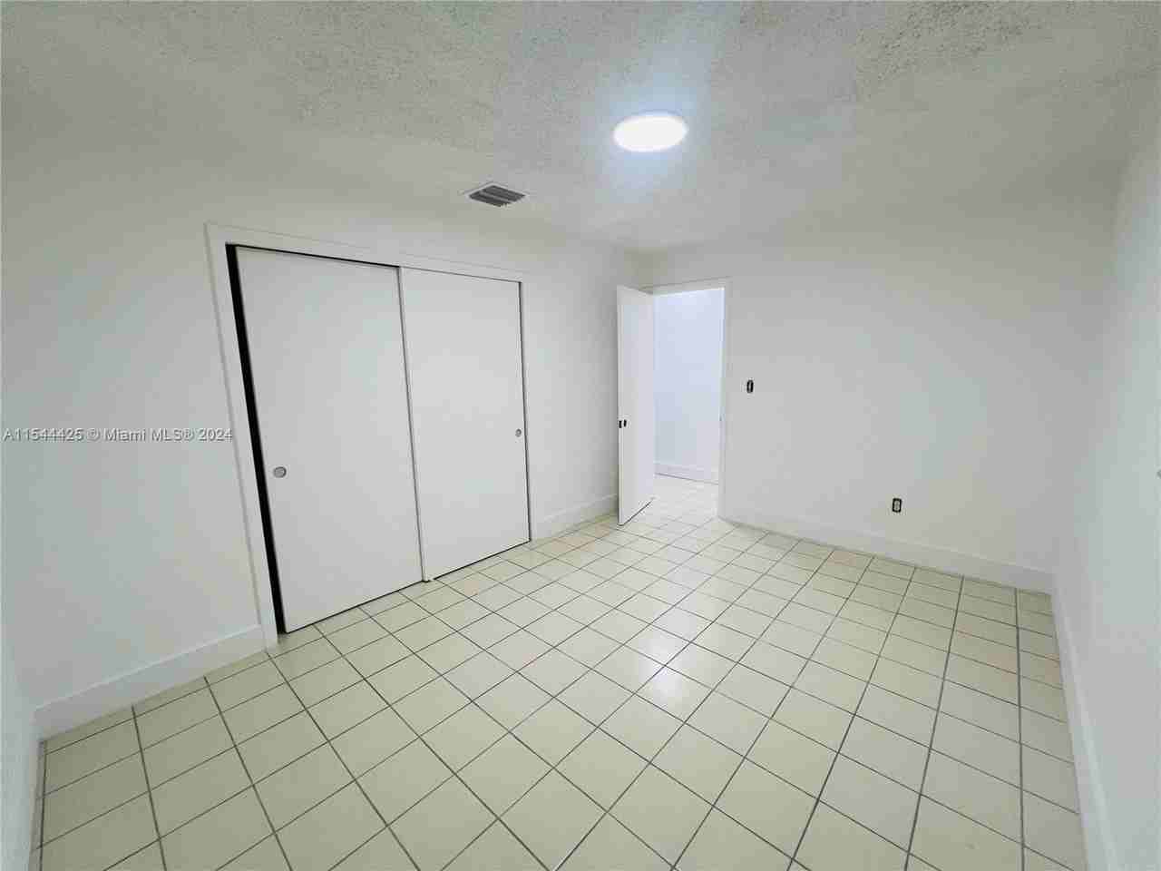 1628 Sw 9th St #1626 - Photo 3 of 8