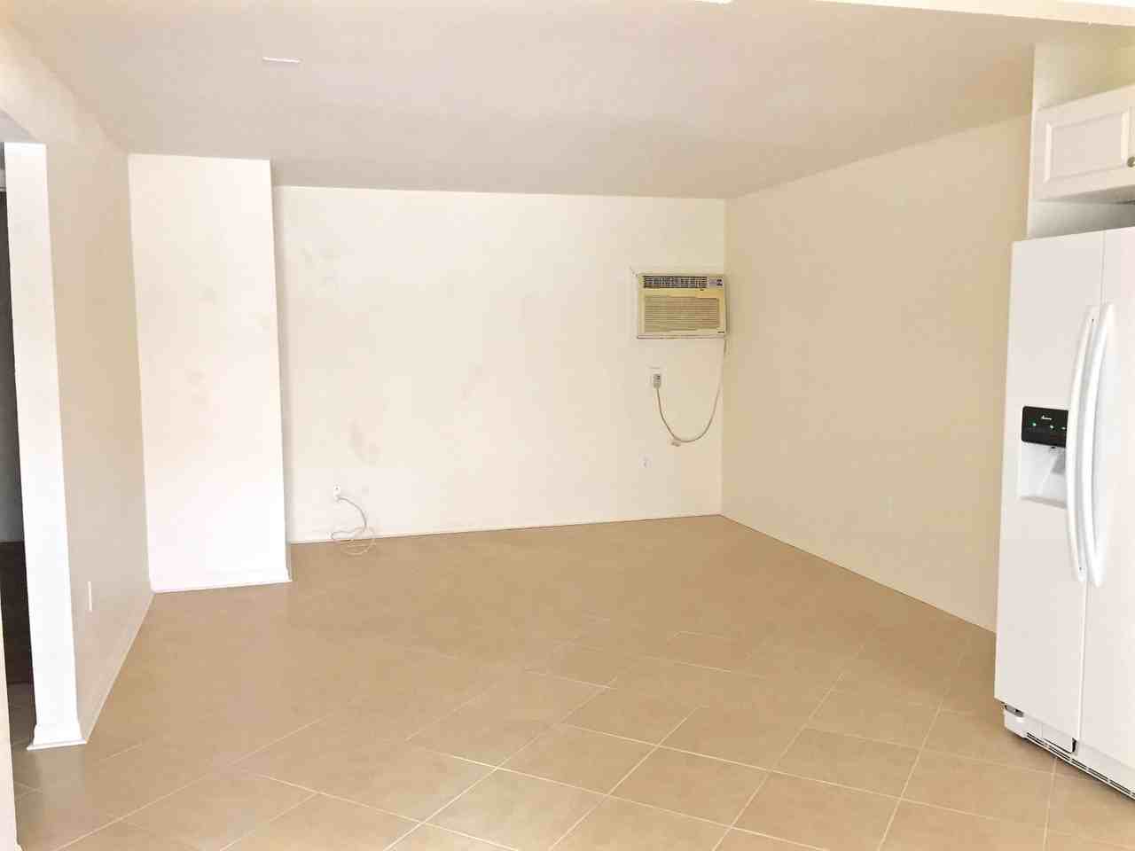 1728 8th St - Photo 3 of 12