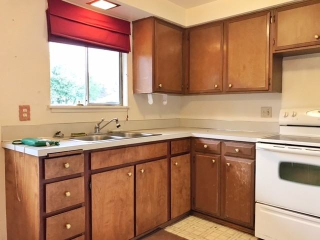 1519 Kirkland Ave Ne - Photo 2 of 10