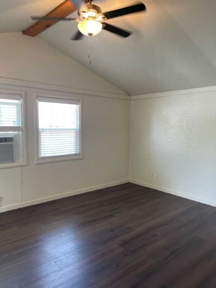 834 Lakeview Dr - Photo 4 of 7