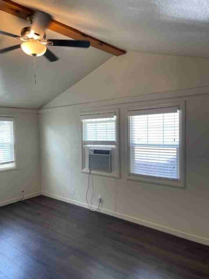 834 Lakeview Dr - Photo 5 of 7