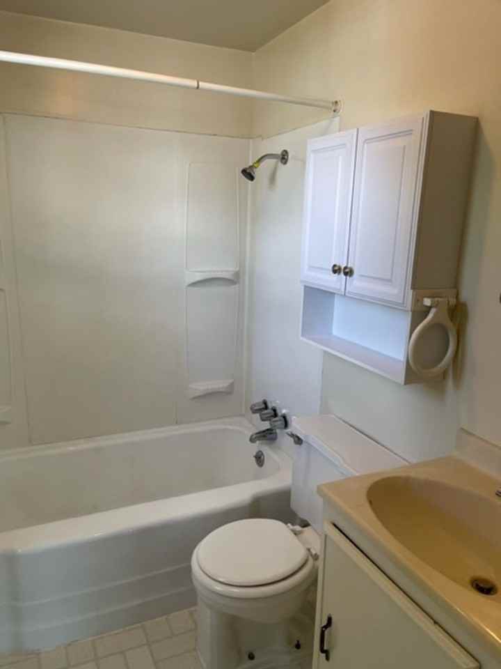 834 Lakeview Dr - Photo 6 of 7