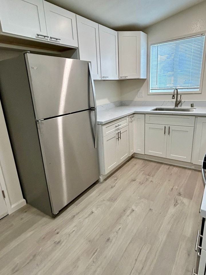 1481 Lochner Dr - Photo 3 of 12