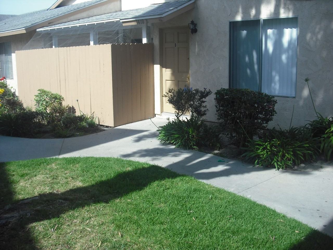 1410 Friedrich Ln Apt B - Photo 2 of 12