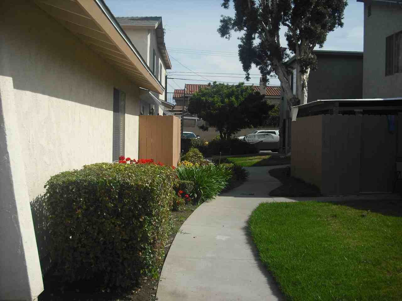 1410 Friedrich Ln Apt B - Photo 3 of 12