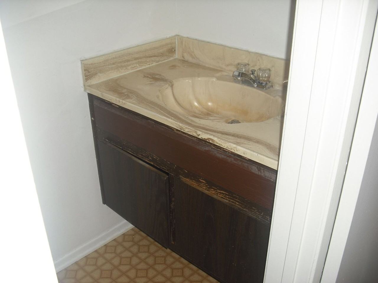 1410 Friedrich Ln Apt B - Photo 6 of 12